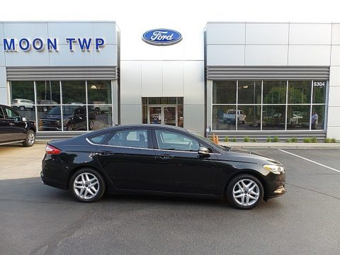 Tuxedo Black Metallic Ford Fusion SE.  Click to enlarge.