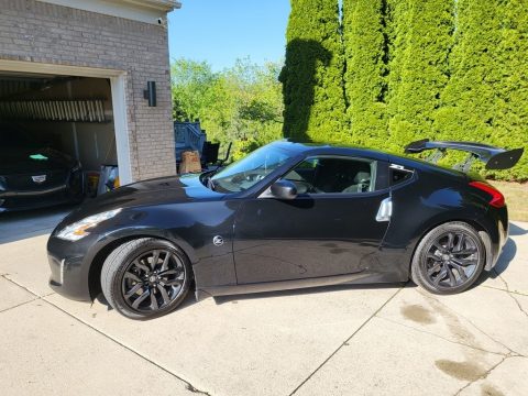 Magnetic Black Nissan 370Z Coupe.  Click to enlarge.