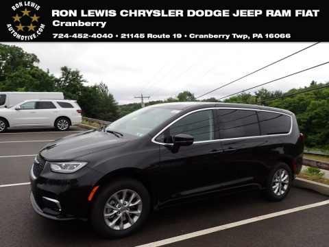 Brilliant Black Crystal Pearl Chrysler Pacifica Touring L AWD.  Click to enlarge.