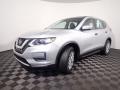 Front 3/4 View of 2019 Nissan Rogue S AWD #7