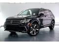 Front 3/4 View of 2022 Volkswagen Tiguan SEL R-Line 4Motion #12