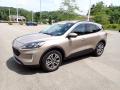 Front 3/4 View of 2020 Ford Escape SEL 4WD #4