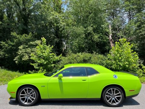 Sublime Dodge Challenger R/T.  Click to enlarge.