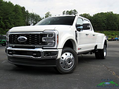 Star White Metallic Ford F450 Super Duty Lariat Crew Cab 4x4.  Click to enlarge.