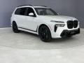Front 3/4 View of 2024 BMW X7 xDrive40i #2