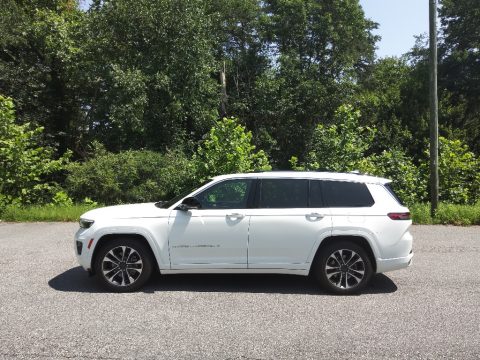 Bright White Jeep Grand Cherokee L Overland 4x4.  Click to enlarge.