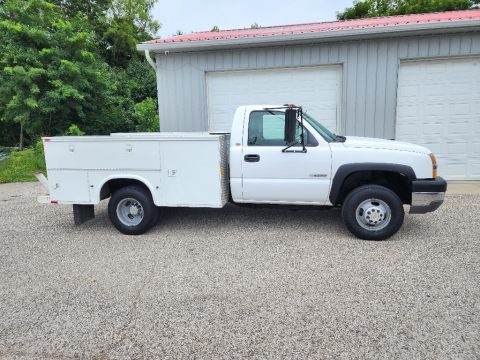 Summit White Chevrolet Silverado 3500HD Regular Cab 4x4 Chassis Utility.  Click to enlarge.