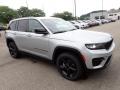 Front 3/4 View of 2023 Jeep Grand Cherokee Altitude 4x4 #7