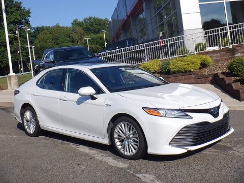 Platinum White Pearl Toyota Camry Hybrid XLE.  Click to enlarge.