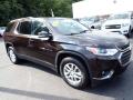 Front 3/4 View of 2018 Chevrolet Traverse LT AWD #8
