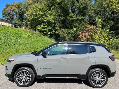 Sting-Gray Jeep Compass Limited 4x4.  Click to enlarge.