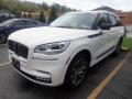 Front 3/4 View of 2022 Lincoln Aviator Grand Touring AWD #1
