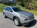 Front 3/4 View of 2014 Jeep Cherokee Latitude 4x4 #4