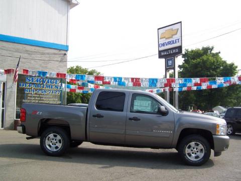 Graystone Metallic Chevrolet Silverado 1500 LT Crew Cab 4x4.  Click to enlarge.