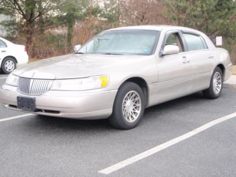 Light Parchment Gold Metallic Lincoln Town Car Signature.  Click to enlarge.