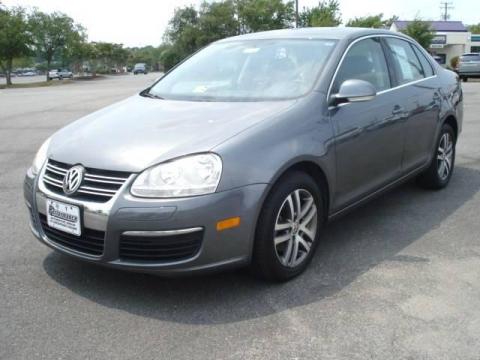 Platinum Grey Metallic Volkswagen Jetta 2.5 Sedan.  Click to enlarge.