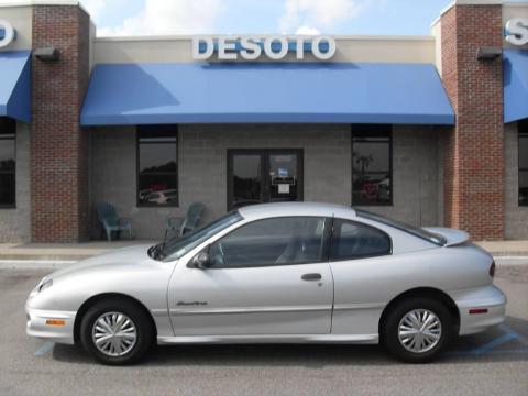 Ultra Silver Metallic Pontiac Sunfire SE Coupe.  Click to enlarge.