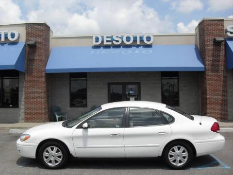 Vibrant White Ford Taurus SEL.  Click to enlarge.