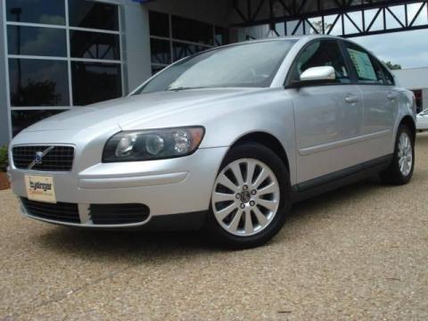 Silver Metallic Volvo S40 2.4i.  Click to enlarge.