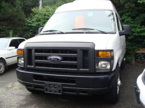 2008 Ford E Series. Oxford White 2008 Ford E