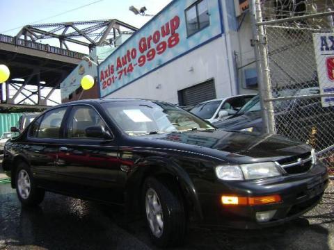Deep Evergreen Nissan Maxima GXE.  Click to enlarge.