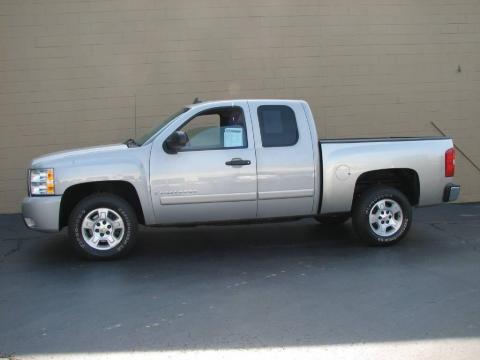 Silver Birch Metallic Chevrolet Silverado 1500 LT Extended Cab.  Click to enlarge.