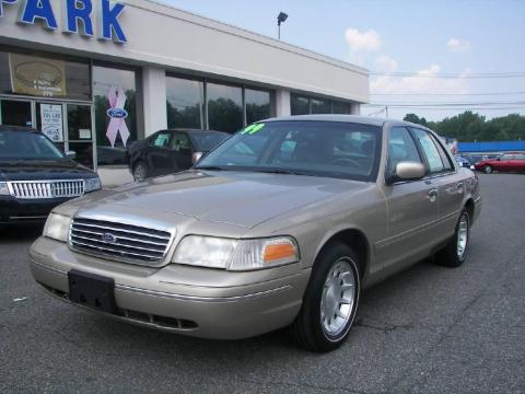 Harvest Gold Metallic Ford Crown Victoria LX.  Click to enlarge.