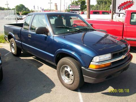 Indigo Blue Metallic Chevrolet S10 Extended Cab 4x4.  Click to enlarge.