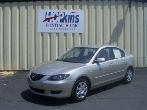 Sunlight Silver Metallic Mazda MAZDA3 i Sedan.  Click to enlarge.