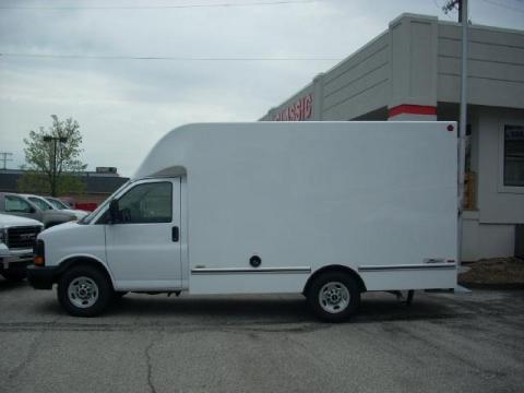 Summit White GMC Savana Cutaway 3500 Commercial Moving Truck.  Click to enlarge.