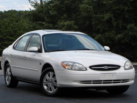 Vibrant White Ford Taurus SEL.  Click to enlarge.