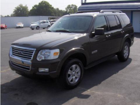 Stone Green Metallic Ford Explorer XLT.  Click to enlarge.