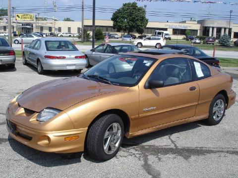 Mayan Gold Pontiac Sunfire SE Coupe.  Click to enlarge.