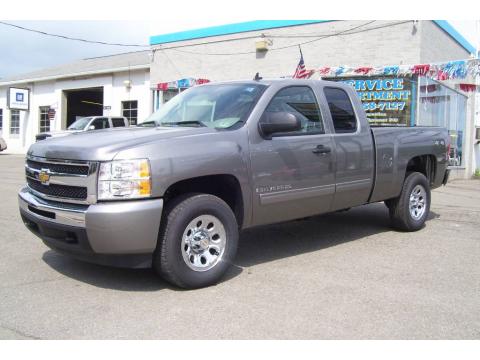 Graystone Metallic Chevrolet Silverado 1500 LS Extended Cab 4x4.  Click to enlarge.