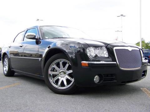 Brilliant Black Crystal Pearl Chrysler 300 C HEMI.  Click to enlarge.