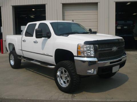 Summit White Chevrolet Silverado 2500HD LT Crew Cab 4x4.  Click to enlarge.