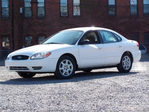 Vibrant White Ford Taurus SE.  Click to enlarge.