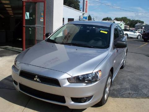 Apex Silver Metallic Mitsubishi Lancer DE.  Click to enlarge.