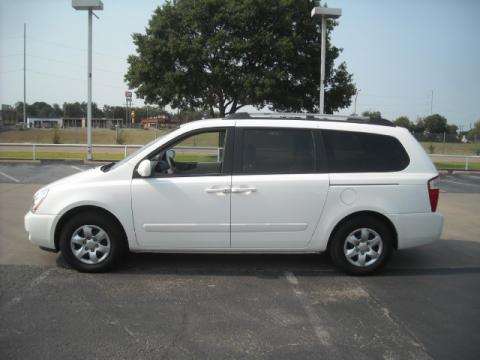 White Kia Sedona LX.  Click to enlarge.