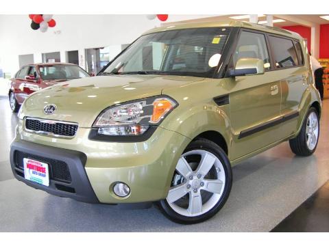 Alien Green Kia Soul !.  Click to enlarge.