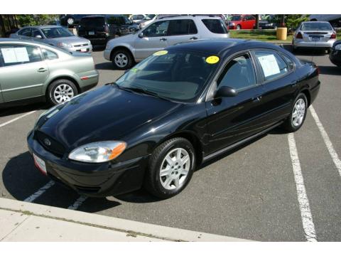 Black Ford Taurus SE.  Click to enlarge.