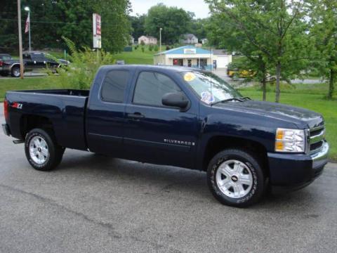 Dark Blue Metallic Chevrolet Silverado 1500 LT Extended Cab 4x4.  Click to enlarge.
