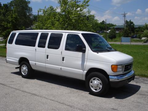 Oxford White Ford E Series Van E350 Super Duty XLT 15 Passenger.  Click to enlarge.