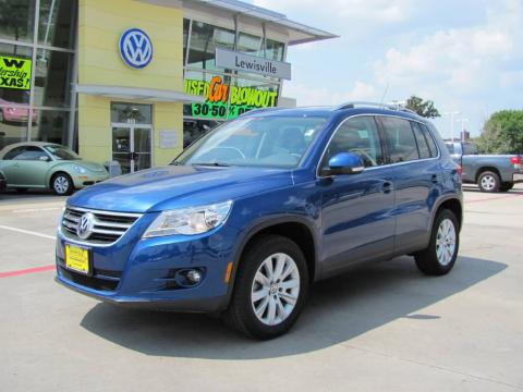 Sapphire Blue Metallic Volkswagen Tiguan SE 4Motion.  Click to enlarge.