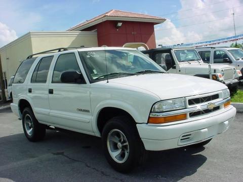 Summit White Chevrolet Blazer LS.  Click to enlarge.