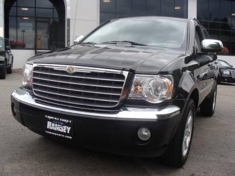 Brilliant Black Crystal Pearl Chrysler Aspen Limited 4WD.  Click to enlarge.