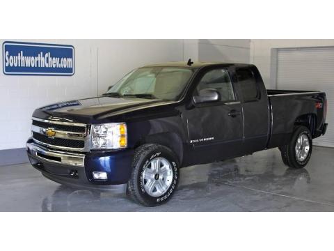 Imperial Blue Metallic Chevrolet Silverado 1500 LT Extended Cab 4x4.  Click to enlarge.