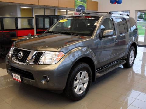 Storm Gray Nissan Pathfinder SE 4x4.  Click to enlarge.