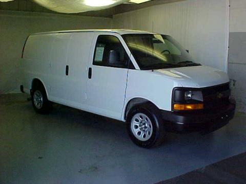 Summit White Chevrolet Express 1500 Cargo Van.  Click to enlarge.
