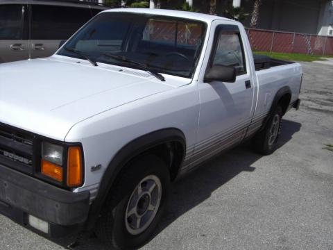 Bright White Dodge Dakota Regular Cab.  Click to enlarge.